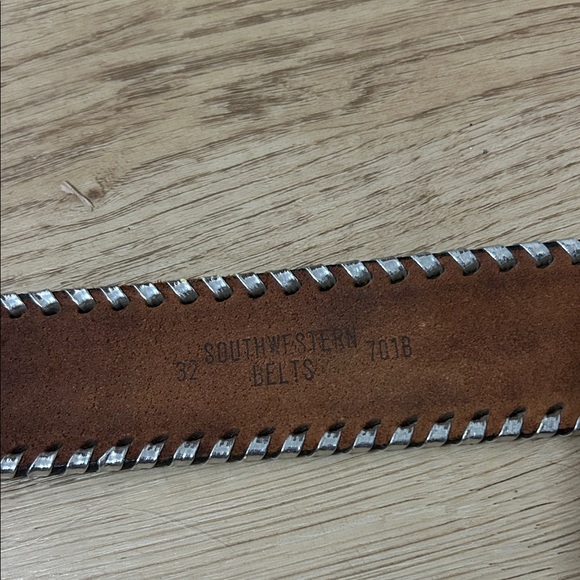 Intricate leather belt - Picture 8 of 8